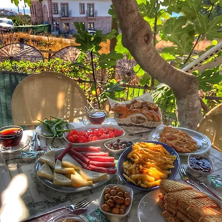 Cunda Thelara Hotel *